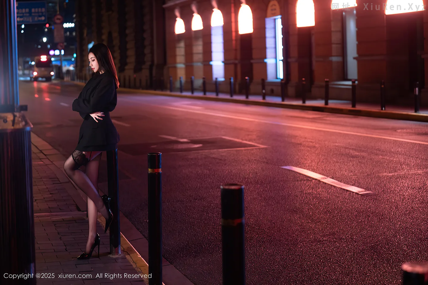 图片[3]-[XiuRen秀人网] VOL.10899 御姐果儿Victoria性感黑色皮质情趣服饰配黑丝吊袜极致魅惑写真72P-秀人网官方网站